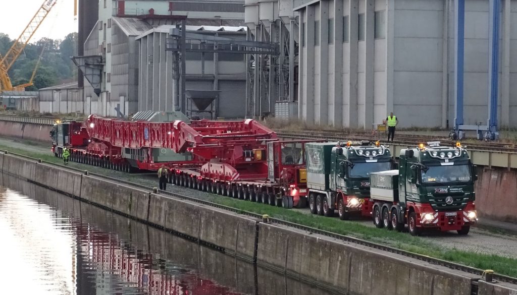Bild 1 Transport Seitenträgerbrücke