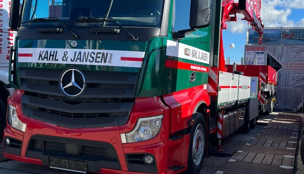 Kranmotorwagen LKW mit Ladekran Bordkranwagen Mercedes Kahl und Jansen GmbH
