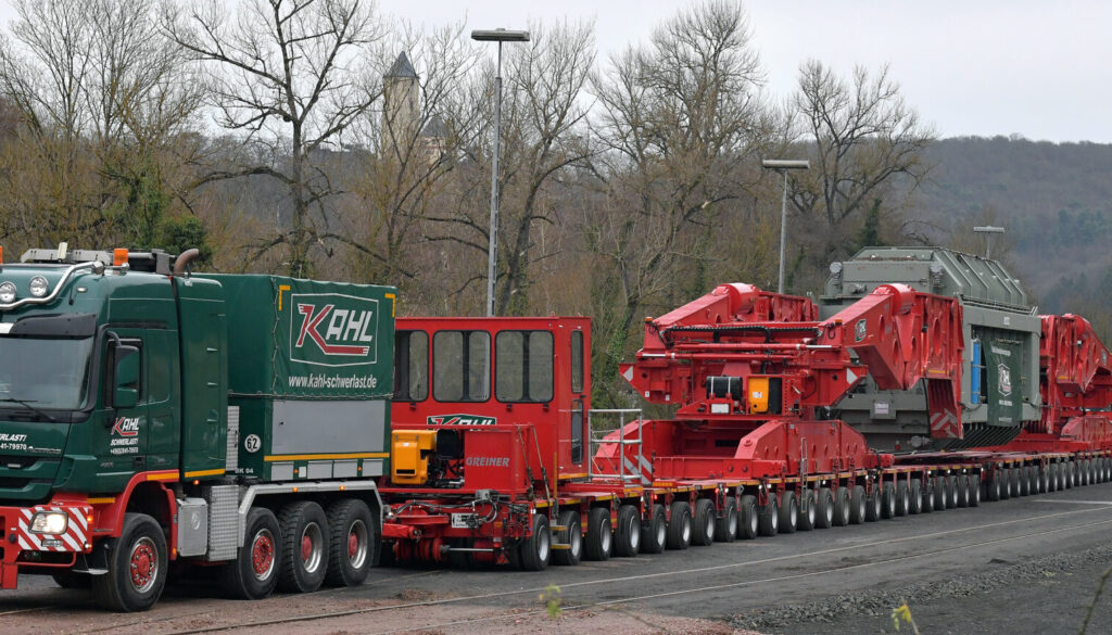 Schwertransport-Stromberg-Seitentraegerbruecke-SPMT-Selbstfahrer-Gigatransport-Kahl